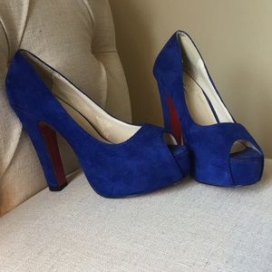 Royal blue high heels 👠